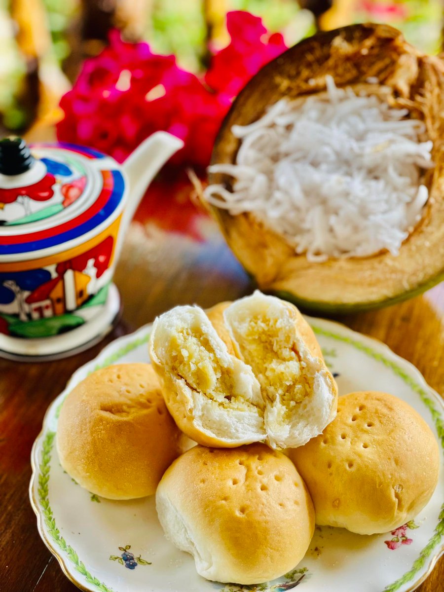 sonyasgarden's tweet photo. The Pan de Coco just got... coconut-er? Ah basta, the Sonya's Garden Pan de Coco now has more coconut filling, making it the juiciest and the most delicious Pan de Coco there is

Order now by sending us a message or contact our distributors

#sonyasgarden #pandecoco #fooddelivery https://t.co/AuqsiQXV3R
