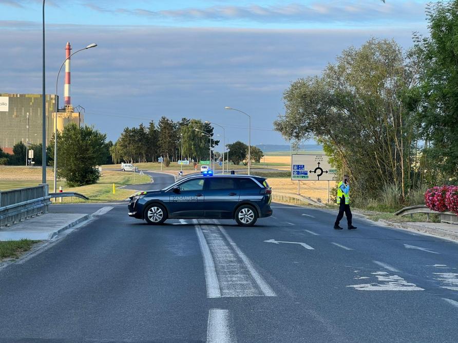 _lunion's tweet photo. Accident mortel après le rond-point de #Oiry quelques heures avant le passage du Tour de France #TDFF https://t.co/mnCV2iKiBA https://t.co/7wg2wcH00A