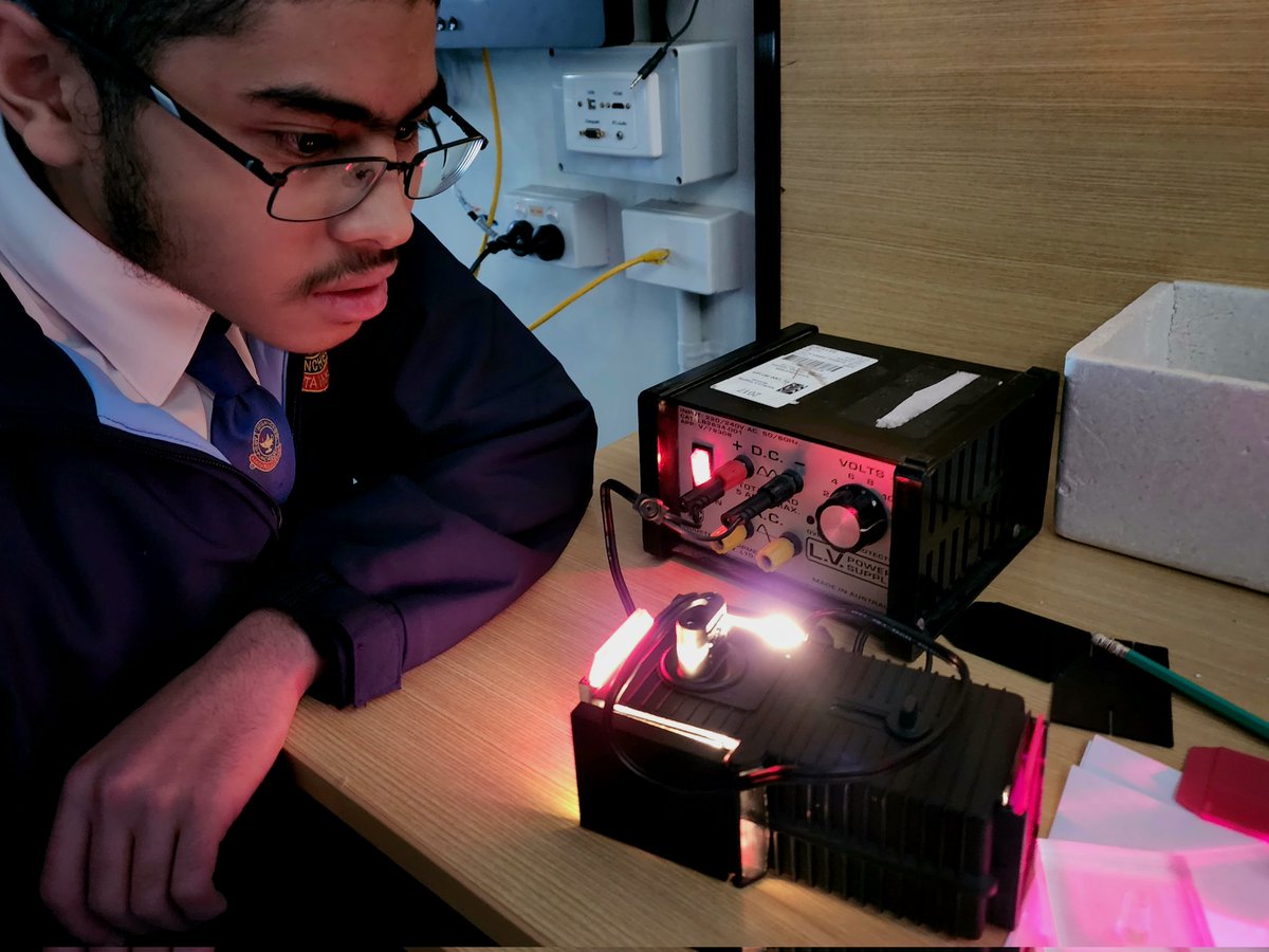 Just called past an amazing Year 11 Physics lesson on light put together by Mr Baghdadi <a href="/pbhsofficial/">Punchbowl Boys' High School</a> <a href="/Aus_ScienceWeek/">NationalScienceWeek</a> <a href="/ScienceAU/">Science & Technology Australia</a>