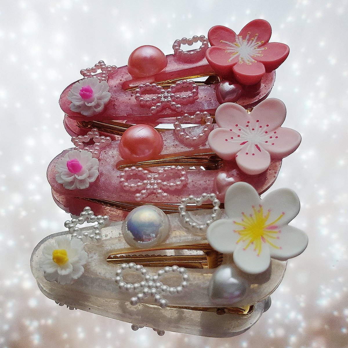 It's been a week since we last made a sale! We'd love to make one today! 💖

We'd love to sell some more of our hairclips! 🥰

moonlightpalace.com/collections/ha…