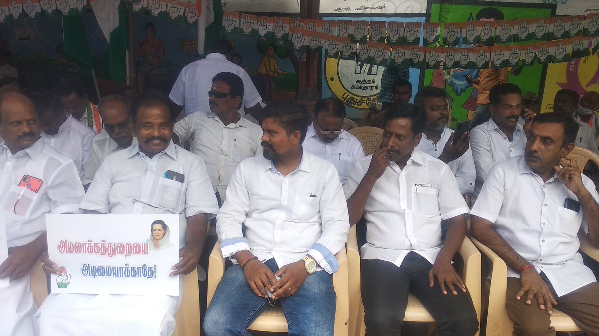 LPR_Ravi's tweet photo. #congressforsoniaji 
We the #Pondicherry Congress party people's #sathiyagraga protest for our #AICC president smt @SoniajiGandhiji madam https://t.co/yNgY11UbXa