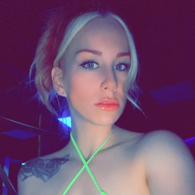 HandfullofHoney's tweet photo. #NewProfilePic https://t.co/rExpv8JJbs