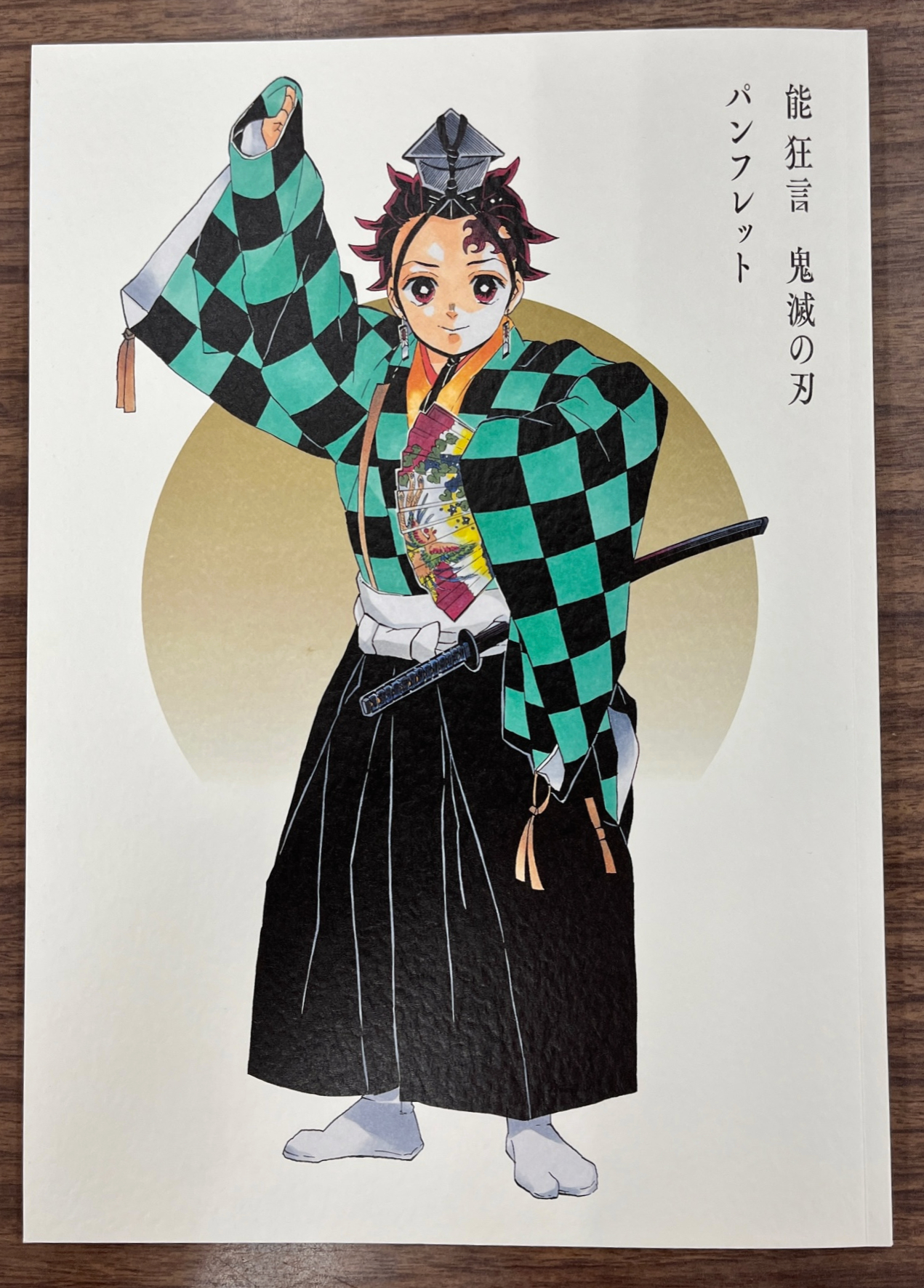 檜書店 能 狂言 鬼滅の刃 本日公演初日です 檜書店は 蜘蛛の巣 という小道具で協力いたしました 素材は紙で 能 土蜘蛛 で使用される道具です 通常は白色ですが 今回は赤色も使用しています 能 狂言 鬼滅の刃 をご覧になる方は ぜひ