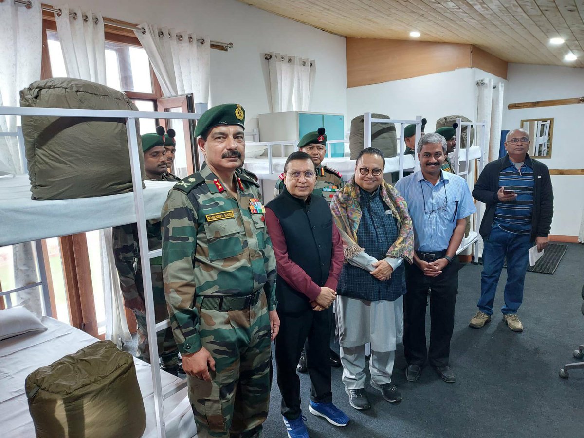 Today on 23rd #KargilVijayDiwas, I along with <a href="/RajendrajDarda/">Rajendra Darda</a> dedicated Kargil War Memorial Home for Jawans built at Kargil with contribution of <a href="/lokmat/">Lokmat</a> Foundation &amp; funds collected from the members of the public. Salute the bravery &amp; sacrifice of our armed forces. 
Jai Hind 🇮🇳