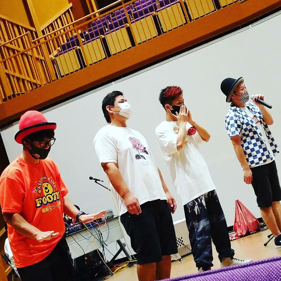 daido_roots's tweet photo. 日曜日は、三条市体育文化会館
『まるごとフェスタ』
ニイガタパフォーマンスユニットROOTSが出演🌈✨

新加入のテクニカルジャグラー兼
MCとしてMr.ドミノが躍動

課題だったつなぎパートを見事に
埋めてくれました😍

沢山のご来場ありがとうございました🎉 https://t.co/qtMQJJLFBU