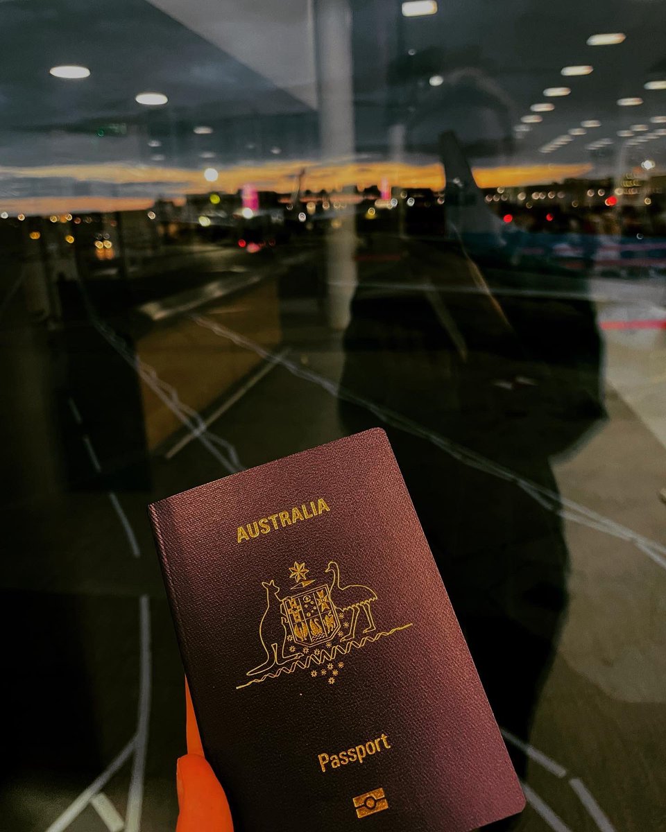 lillyfmo8's tweet photo. One way ticket to Aus 🇦🇺🦘💛 https://t.co/VRqyUEEteg