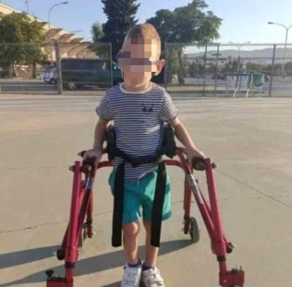 Fundacion_ONCE's tweet photo. Los padres de un niño con #discapacidad hacen un llamamiento a través de las redes sociales para tratar de localizar el andador del menor que han robado de su furgoneta.

¿Les ayudamos a que el llamamiento llegue a todos los rincones?

https://t.co/TSqEB97LXU  #Andalucía https://t.co/WR6e7kIzKv
