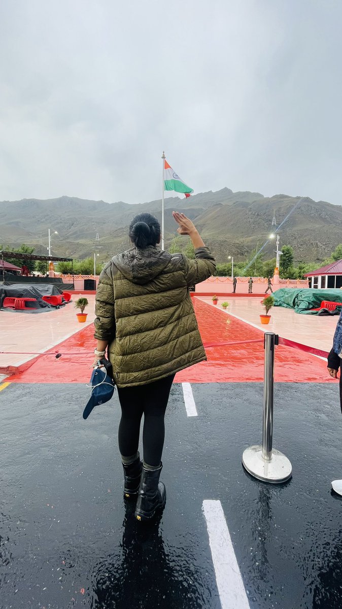 A salute to all the bravehearts who fought for us..! 

Happy Vijay Diwas 🇮🇳

#VijayDiwas #KargilVijayDiwas #KargilVijayDiwas2022 #Kargil #KargilWar #IndianArmy 

<a href="/Spearcorps/">SpearCorps.IndianArmy</a> <a href="/INDIANARMY14/">INDIAN ARMY FAN'S</a> <a href="/IndianArmyinJK/">IndianArmy in Jammu & Kashmir (Fan Page)</a> @LAHDC_K <a href="/rashtrapatibhvn/">President of India</a> <a href="/DefencePROPalam/">PRO Defence Palam</a>
