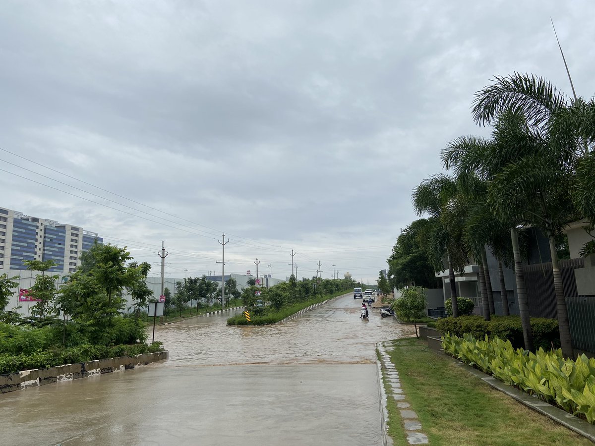 revathitweets's tweet photo. If you think, ministers & MLAs living nearby will make things better- let me let you- NO it doesn’t. All you get would be visitor cars parked everywhere, hoardings, lots& lots of banners & traffic issues due to the convoys. #WhereIsTheRoad https://t.co/9wfr6MWZCW