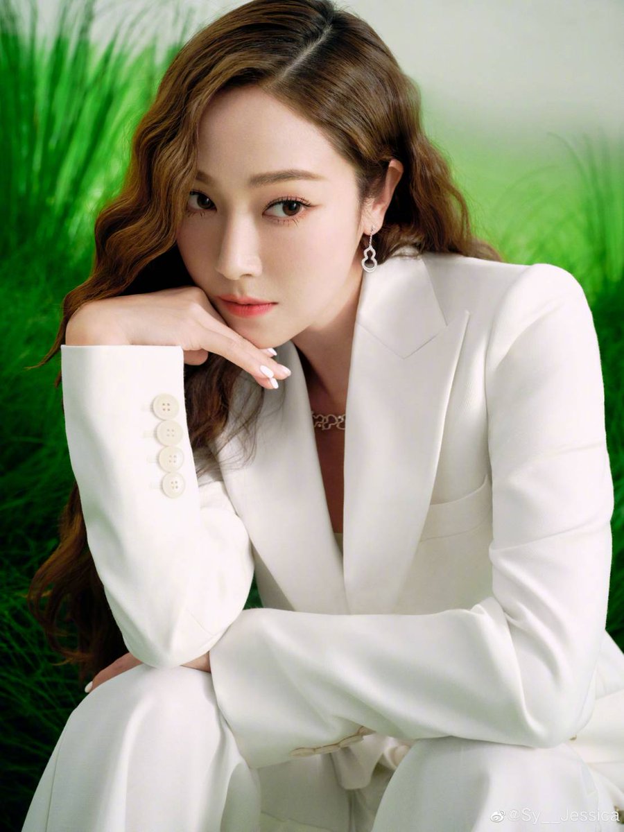 GR26Sic18's tweet photo. [Weibo_2022.07.26] (3)
Sy__Jessica: Like it ！一次很棒的拍摄经历，收图❤
Which one is your favorite?🐰
#郑秀妍时装八月封面 

: https://t.co/QRIjQ0uLaT
#제시카 #郑秀妍 #JessicaJung https://t.co/BZoUMndruZ