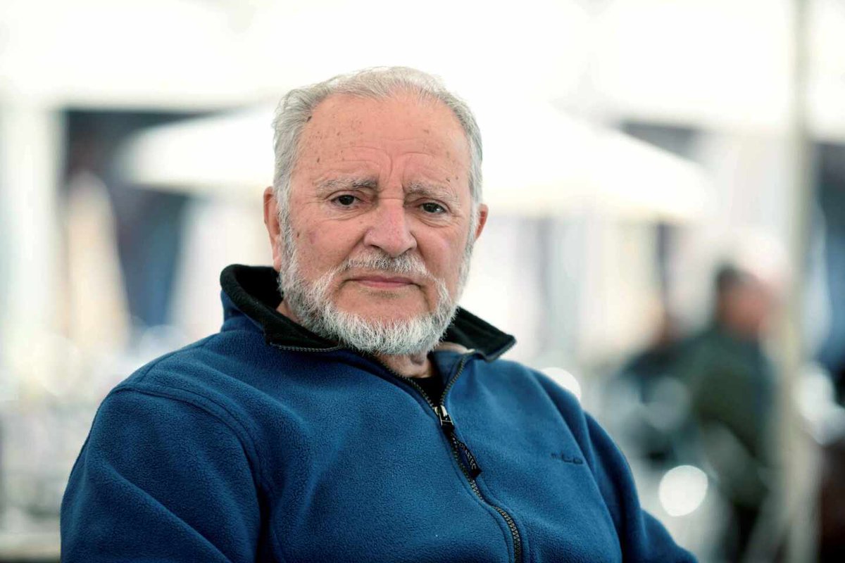 subealandamio's tweet photo. ¡Buenos días! Hoy 26 de julio #DiaDeLosAbuelos. 

¿Cuál escogeríais? Sabemos que es difícil… 🤔

🔄 RT Julio Anguita
❤️ LIKE Juan Carlos I

#FelizMartes #FelizMartesATodos #SubeAlAndamio https://t.co/AKHxf7qcAa