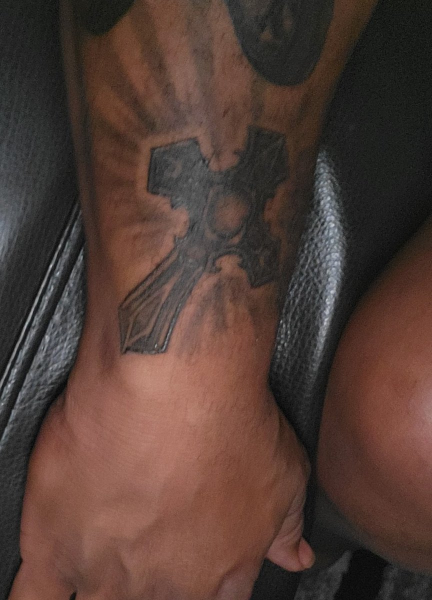edwaters's tweet image. Niiiiiccee tatt. I decided to roll with the sword of the shield a few months ago... BUT: nothing but love for PH. He is a baller.
Signed... 
a lifetime Raven fan!