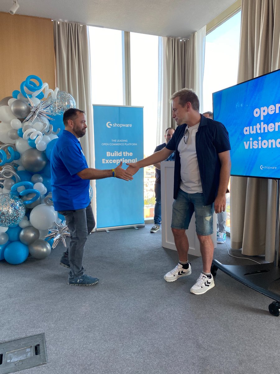 shopware's tweet image. Last Thursday we had something to celebrate: Our first #Shopware office in New York opened! 🍾 Located in Lower Manhattan, we will now be strengthening and expanding our Shopware US team and bring #opencommerce to the us mid-market.💪

Let's grow together,
Cody 💙