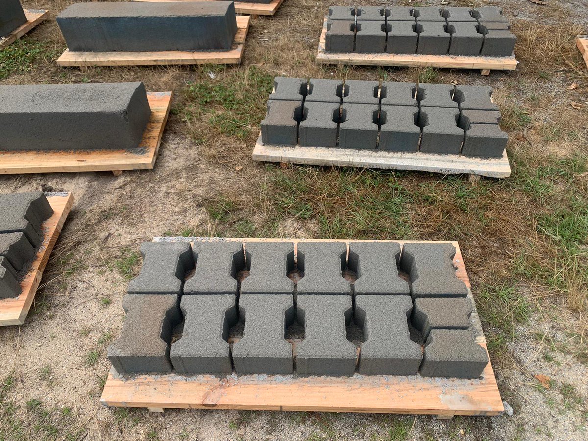 bessmachineen's tweet image. PRS400 brick making machine installation in Portugal.
Website: bessconcreteblockmachine.com/prs-400-yari-o…
contact: +90 549 325 6670 sales.en@beyazligroup.com
#brickmakingmachine #brickmakingprocess #brickmaking #prs400 #brick #concrete #construction #manufacturing #brickmanufacturing #portugal