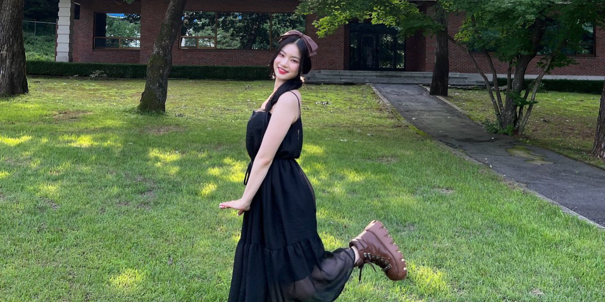 leeipsa's tweet image. “𝘛𝘩𝘦𝘳𝘦 𝘪𝘴 𝘢𝘭𝘸𝘢𝘺𝘴 𝘮𝘶𝘴𝘪𝘤 𝘢𝘮𝘰𝘯𝘨𝘴𝘵 𝘵𝘩𝘦 𝘵𝘳𝘦𝘦𝘴 𝘪𝘯 𝘵𝘩𝘦 𝘨𝘢𝘳𝘥𝘦𝘯.” —— 🌿🪨🕊

𝓢tumbled upon an enchanting garden full of magical aura and the trees that sang a harmonious song to her ears. Dainty ballerina poses with glee painted on her face. 🩰