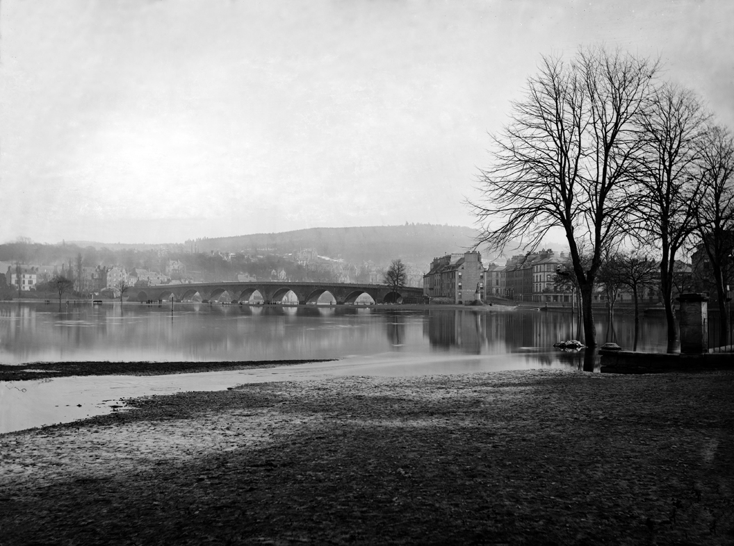 Southerly view of the River Tay in flood at the North Inch, Perth, with Perth Bridge in the distance, 1894.

📸 Magnus Jackson Collection, #PerthMuseum

#ExploreYourArchive