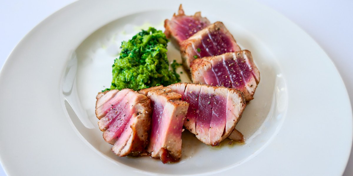 Seared #Yellowfin Tuna with English "mushy peas" for #TunaTuesday 💜 

Love that fresh, deep red color!