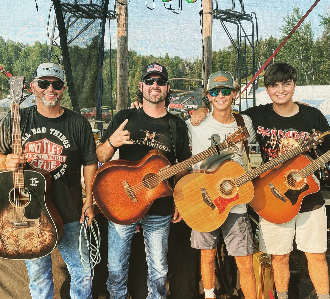NateHosie's tweet photo. Getting the band back together in the north woods for Bowfest this weekend! Six stringing arrow slinging! Gonna rock hope to see you there! #bowfest #highbackin #thunderthroatin @BoogerBottom @masonwaddell3 https://t.co/m4hL4kNkgT