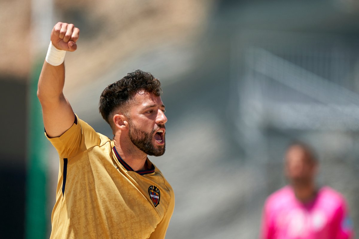 ¡A SEMIFINALES 🕺🏽!

#LevanteUDFP 8-4 Roses Platja

⚽️⚽️ Elliot, Edu Suárez y Adri Frutos
⚽️ Batis y Adri López

#OrgullGranota 💪🏽🐸 #FutbolPlayaCopaRFEF