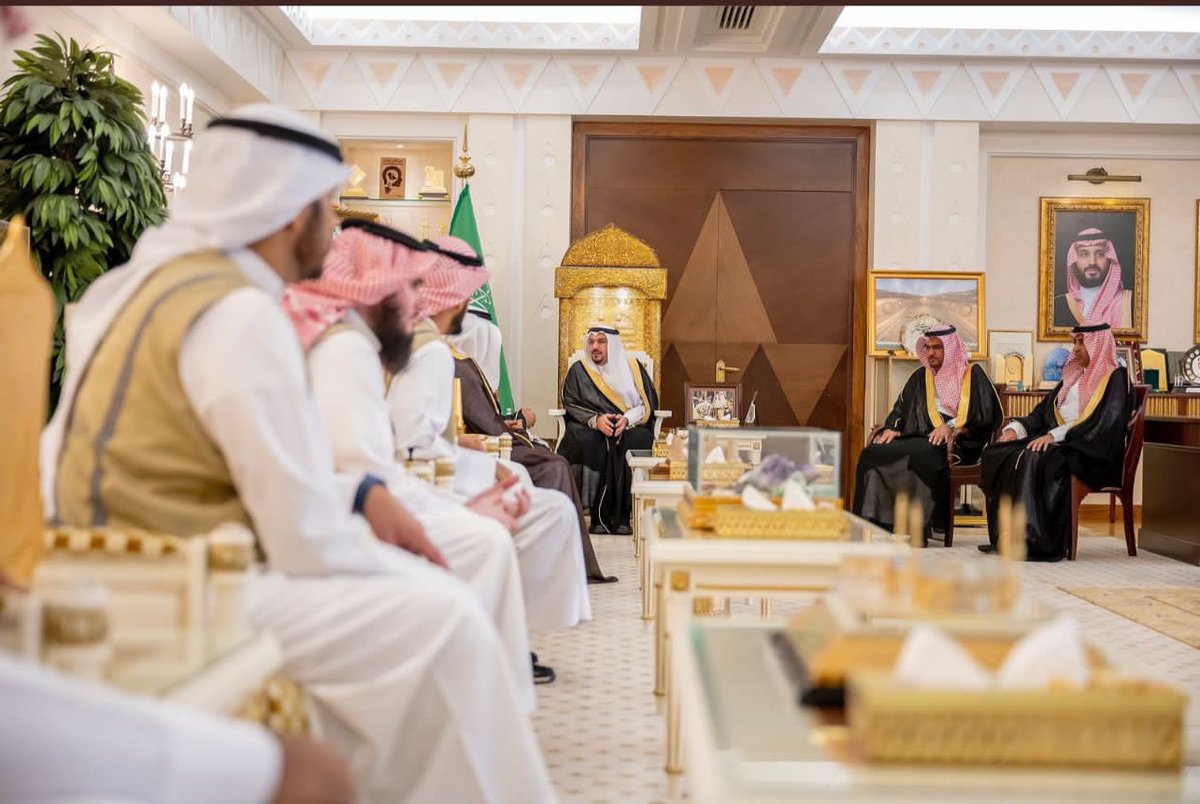 تشرفنا هذا اليوم بلقاء صاحب السمو الملكي الأمير الدكتور : فيصل بن مشعل
#أمير_منطقة_القصيم

وتقديم التقرير السنوي لعام٢٠٢١ لأعمال #فريق_أباالورود_التطوعي لسموه.

ثناء سموه وتحفيزه سيكون محفزا لأبطال الفريق لتقديم كل مايستطيعونه في خدمة وطنهم #المملكة_العربية_السعودية وقادتهم.