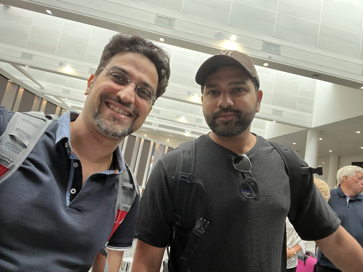 dr_amitvarma's tweet photo. Met Rishabh Pant, Rohit Sharma and Dinesh Karthik at the Airport enroute to Florida 🙂
#BCCI please provide them with a private jet, so they don't have to que up with us in the airport 😂😝(pun intended😂)
#RohitSharma #DineshKarthik #RishabhPant Aisa mauka phir kaha milega😝😂 https://t.co/6pJJy5rotn