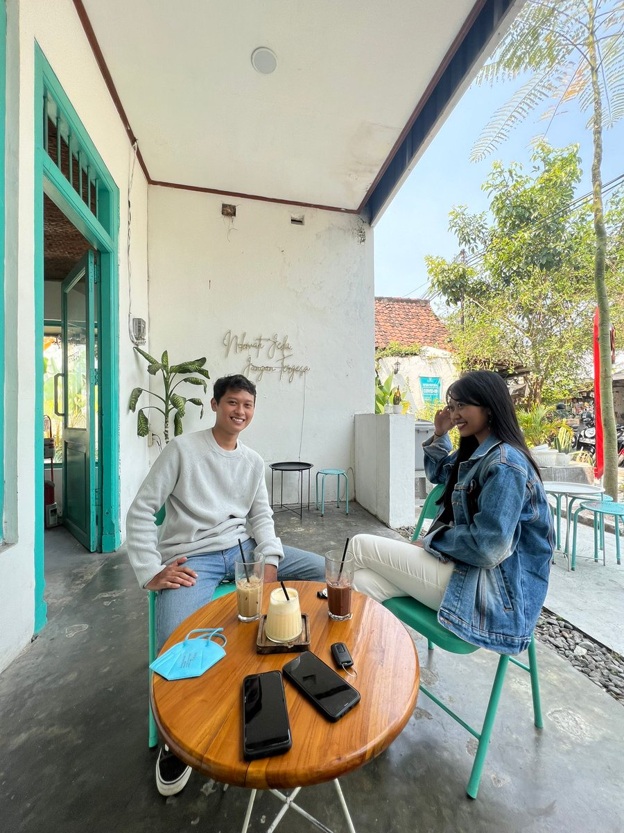 My Son and my Daughter moment terakhir pertemuan dan harus berpisah demi aktifitas kesibukan dan pekerjaan masing2 Alhamdulillah
Moga kami bisa bertemu lagi dilain waktu dengan kebahagian yg penuh berkah amiin yra🤲
Jadilah manusia yg bermanfaat untuk diri sendiri dan orang lain