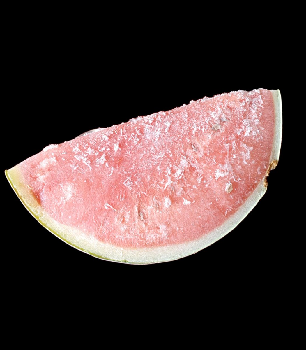 Ld19791's tweet photo. Ich glaube die Wassermelone war etwas zu lange im eisfach 🤔🤣🤣 #frozenwatermelon https://t.co/k8A8yA4fQh