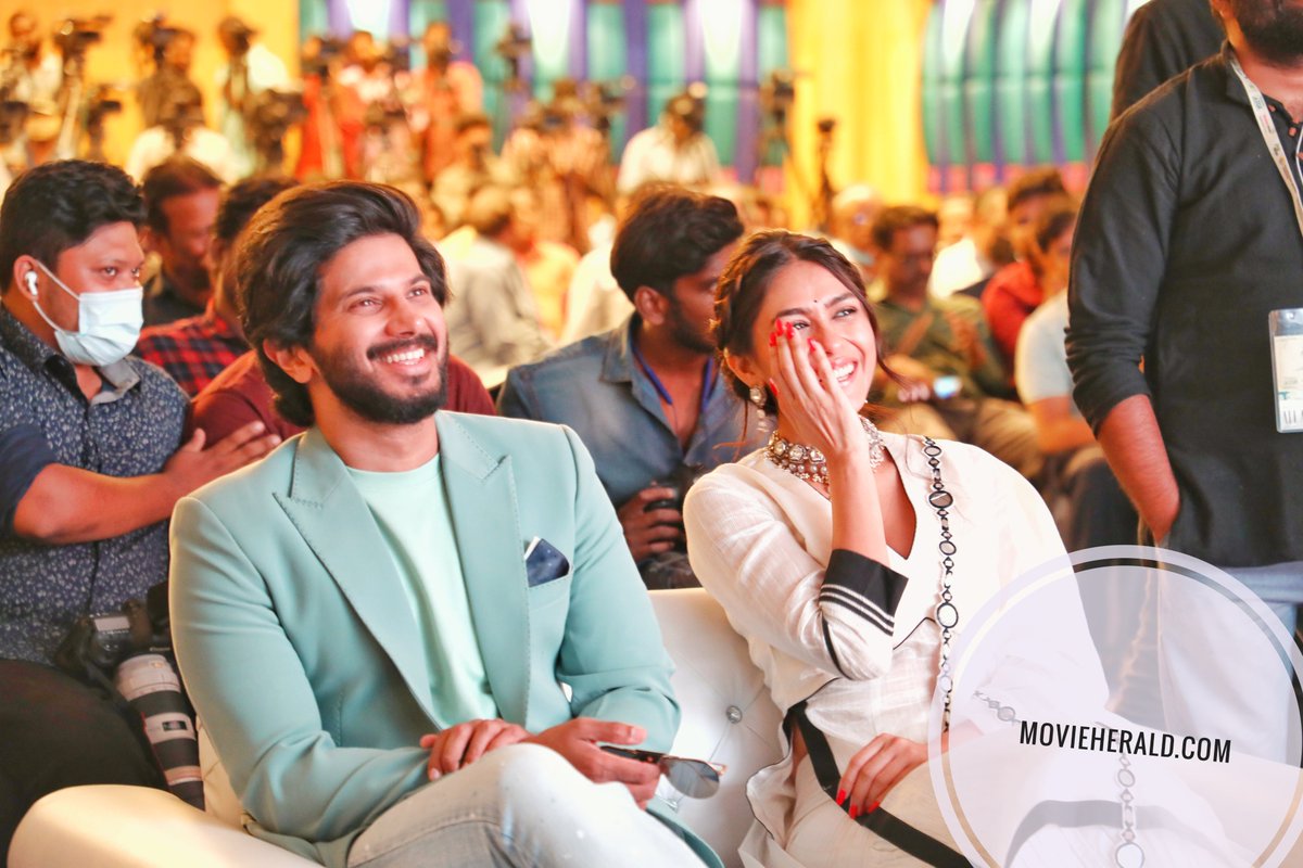 southcinemaaaa's tweet photo. Stylish @dulQuer, Dashing @iSumanth and Gorgeous @mrunal0801 at the #SitaRamamTamilPressMeet 

#SitaRamam @iamRashmika @hanurpudi @AshwiniDuttCh @Composer_Vishal @madhankarky @VyjayanthiFilms @SwapnaCinema @LycaProductions @SonyMusicSouth @proyuvraaj https://t.co/Q4FOJqCHpm