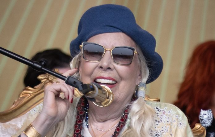 Card_Releasing's tweet photo. @jonimitchell immersed audeinece @Newportfolkfest last Sunday delighting fans across the globe with her stunnning comeback after a brain aneurysm. DO JONI!! With love from @JonBrewer and  your fans @ Cardinal Releasing https://t.co/jIC3DY7Jn9
