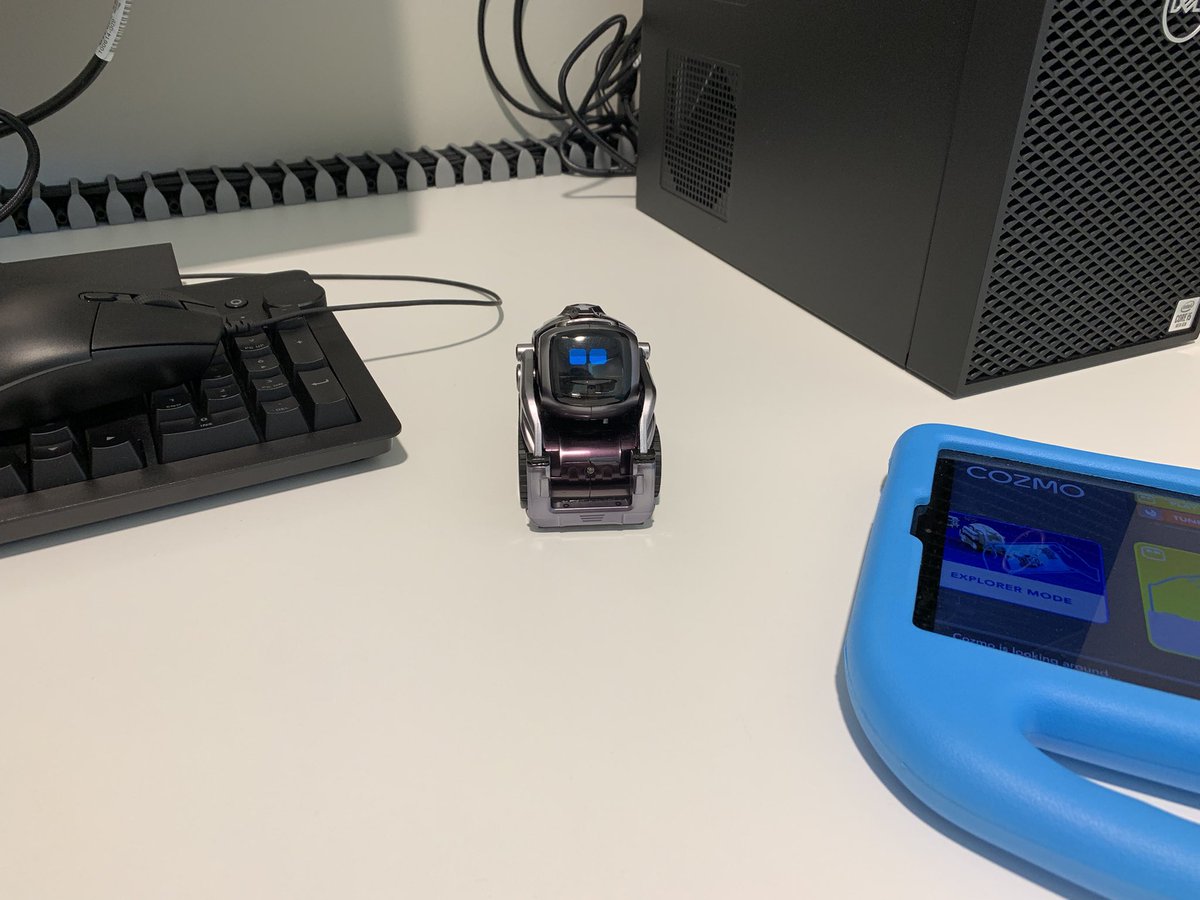 Back in the lab with the cute little Cozmo <a href="/DigitalDreamLab/">Digital Dream Labs</a> <a href="/BSI_Radboud/">BSI</a>