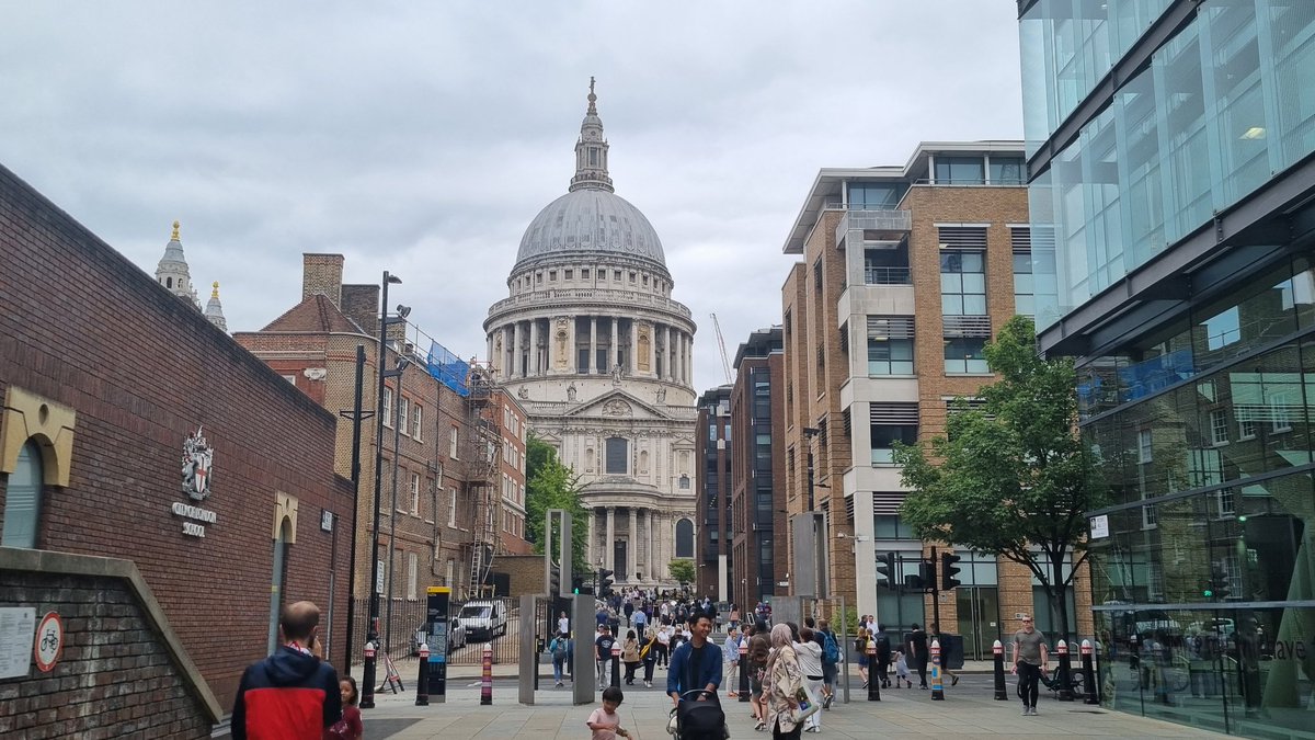 thelonningsguy's tweet photo. Google Earth was struggling to pin-point my location so suggested I take a photo to help it calibrate. I wonder if this will help? #somewhereinLondon https://t.co/NdwRPHqCYe