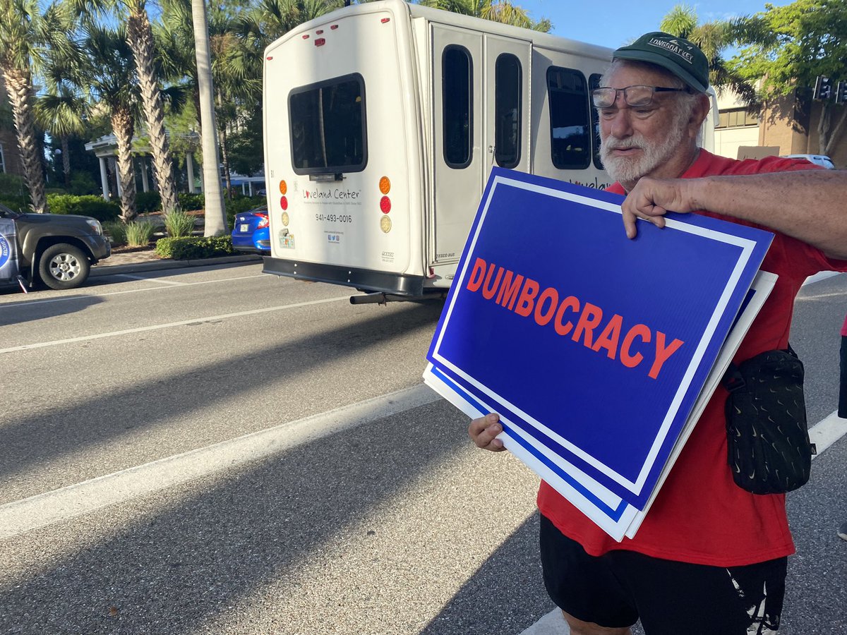 RIGHT NOW: Local volunteers with @MomsDemand are outside the county building in #ManateeCounty, where today commissioners will consider a policy that would allow county employees to carry concealed firearms. @abcactionnews