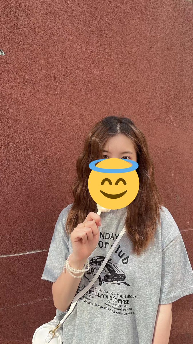 “你知道么？闲鱼上有人找我买穿过的袜子！”一位白袜已经被我射过两次的女生。在公司聊天时被我听到了…你们说我当时的心里感受🥶🥶就是图上里这双，公司很热上班就脱袜穿拖鞋。抓住机会，拿出白袜一次插到底，那种紧张怕人发现的感觉。很上头💦 https://t.co/t3zcA3MrzU