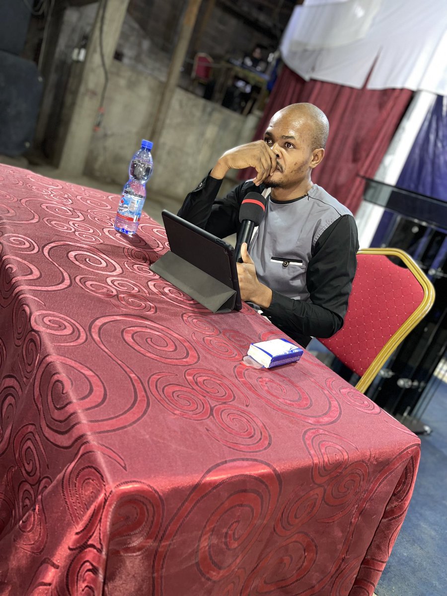 antoniolumeku's tweet photo. Résumé en image notre deuxième intervention avec les intercesseurs de l’église 𝐋𝐚 𝐁𝐨𝐫𝐧𝐞 𝐭𝐬𝐡𝐢𝐤𝐚𝐩𝐚 𝐎𝐟𝐟𝐢𝐜𝐢𝐚𝐥 rencontre de prière et de partage d’expérience avant la convention LOSAMBO 2022
#mission #impactation #jesus #tshikapa2022 #jesuschrist https://t.co/tAr9YJeHo9