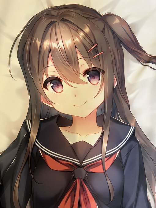 抱き枕の印刷見本が届いたのですが、印刷めっちゃきれいでした! 