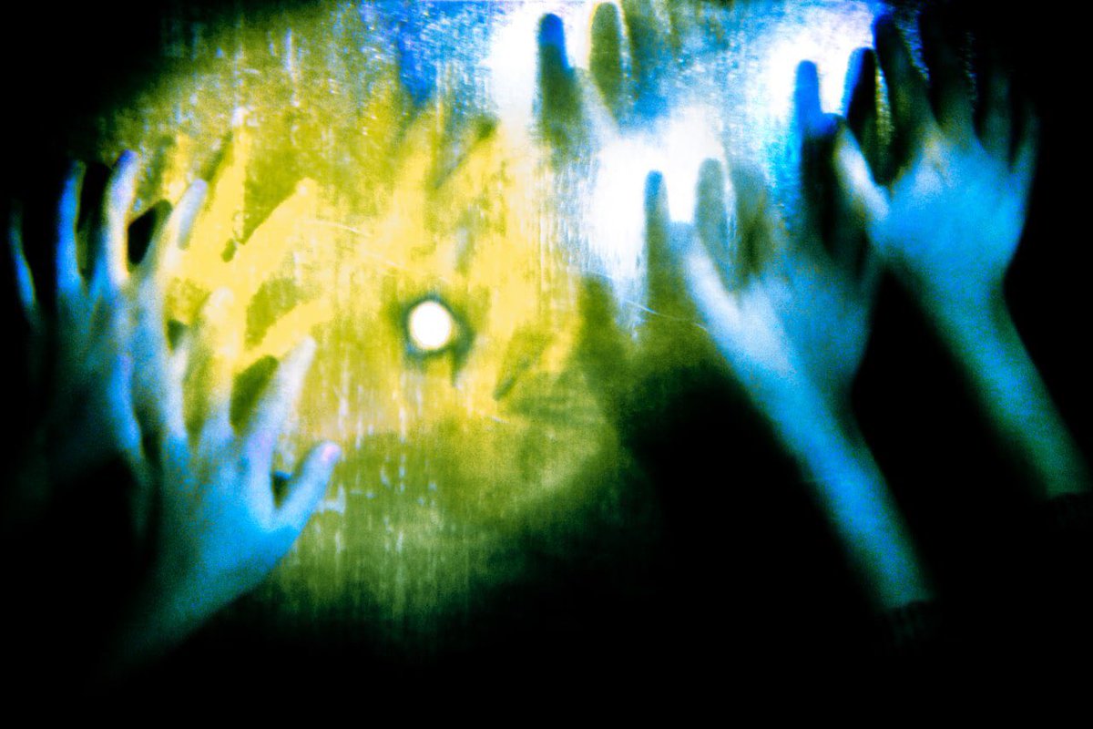 “unusual cold”

self-portrait

hands reach for the light
and at the same time they are pulled back into the darkness
the white circle as a portal to a better world

44/50 are available 

2 #XTZ

objkt.com/asset/KT1RS1mE…