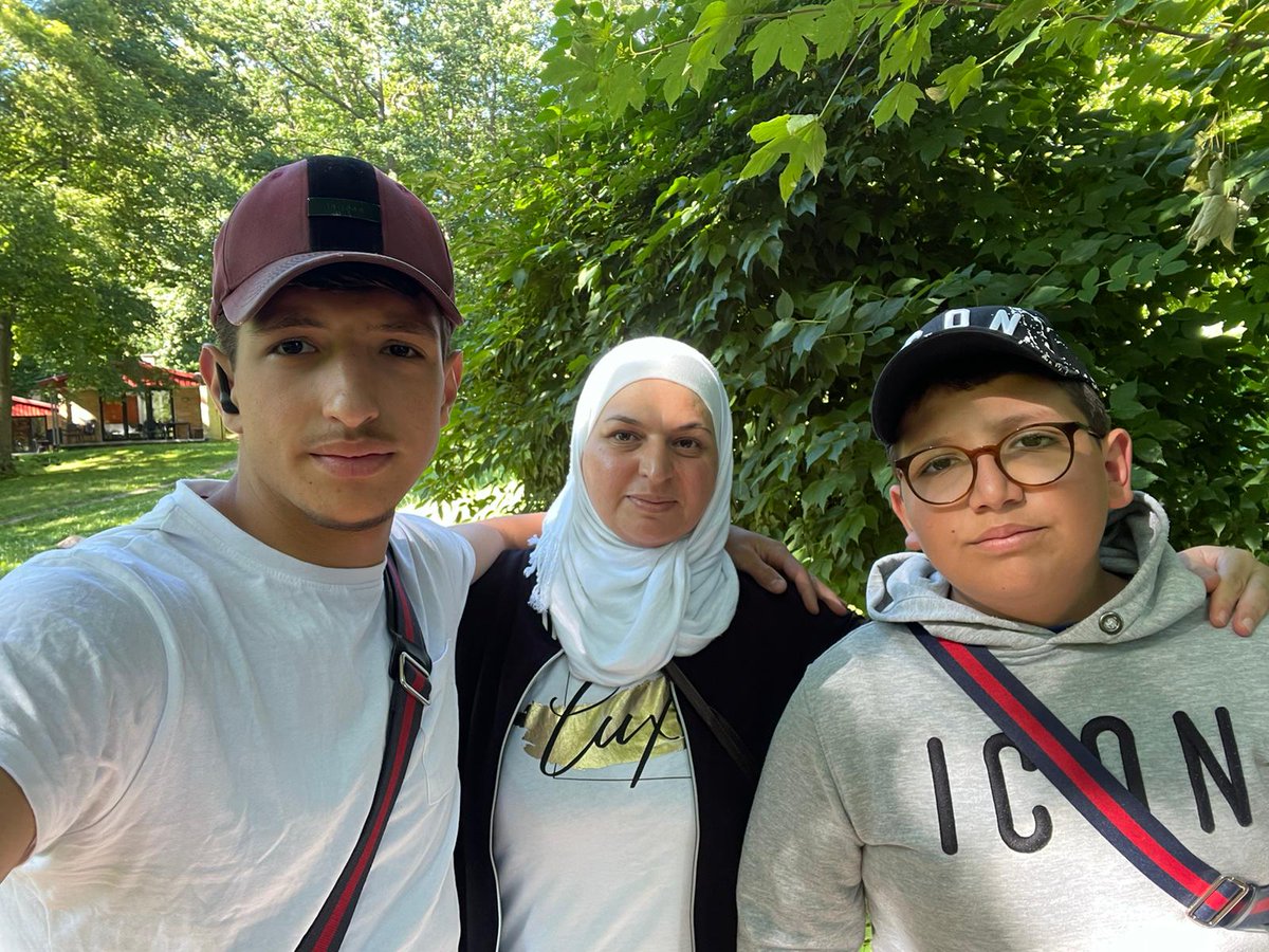 Jeg flygtede med mine 2 børn fra Syrien til Danmark i 2015. Nu skal vi sendes tilbage til Syrien. Vi er så bange for at dø, fordi regimet henrettede min mand og hans 3 brødre i #Assad fængsler. #SyrienErIkkeSikker #dkpol