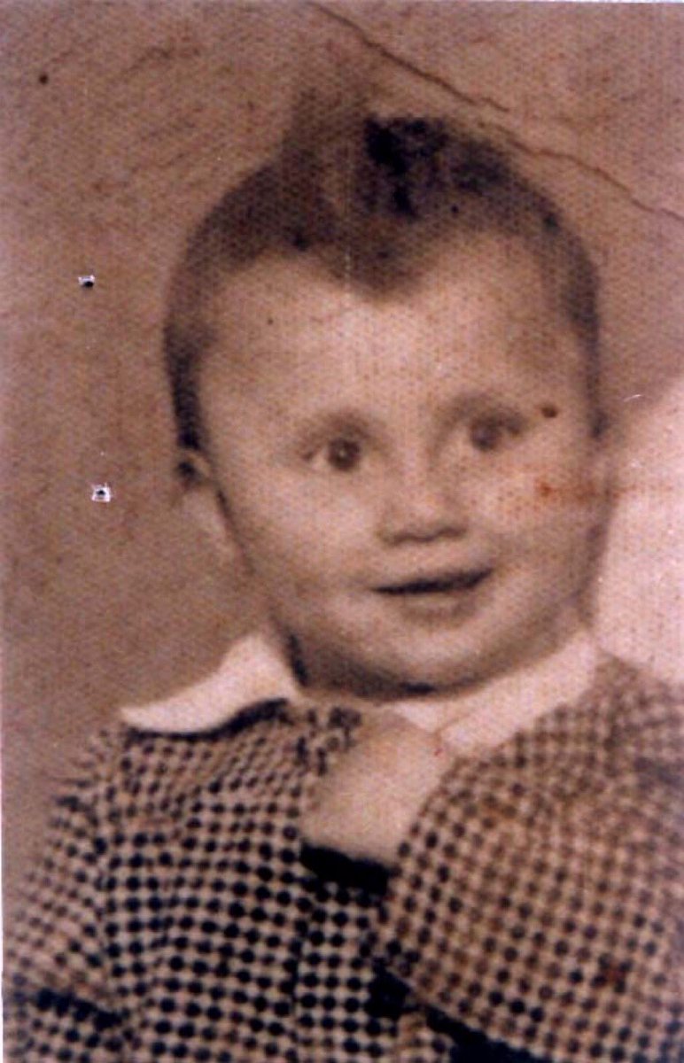 26 July 1942 | A Hungarian Jewish girl, Anna Heksch was born in Budapest.

In 1944 she was deported to #Auschwitz and murdered in a gas chamber.