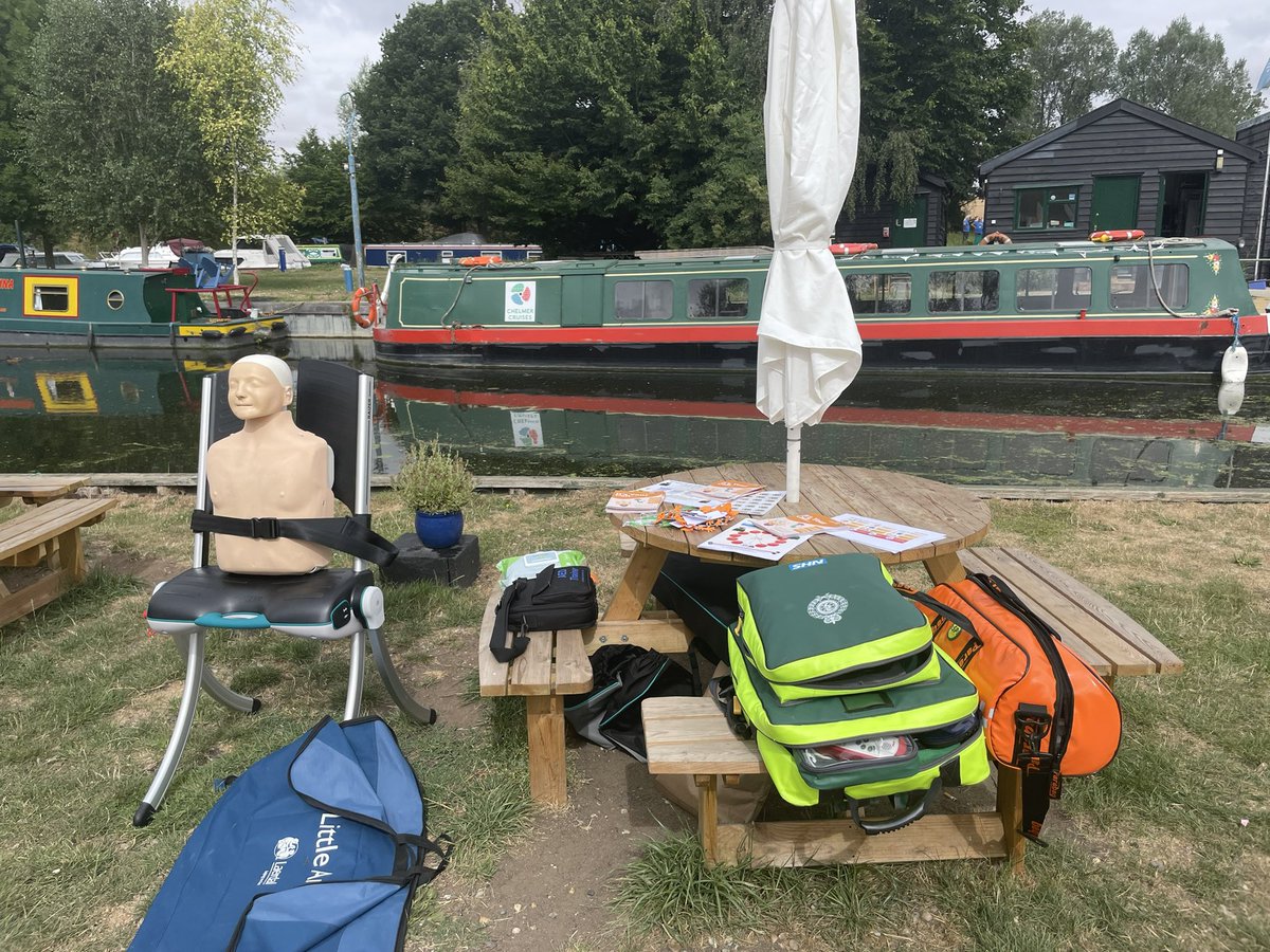 StuLittle1972's tweet photo. Engagement morning at #papermilllock with @saferchelmsford @EssexPoliceUK talking about CFRโs and CPR https://t.co/h4LAcT2kP9