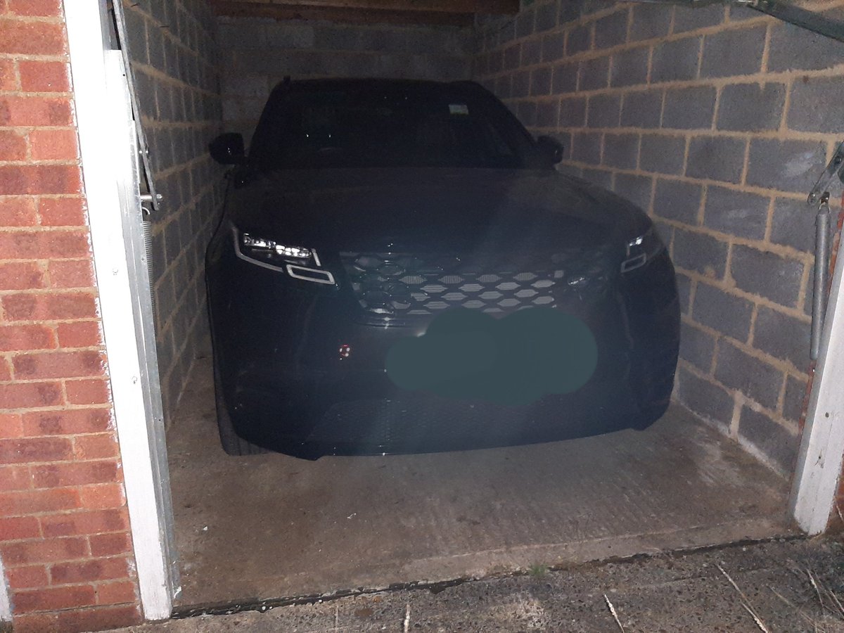 tvprp's tweet photo. #XRT01 #TTCShift #Team1 #Bracknell #ICR #XD30
Call from victim reporting the keyless theft of his RR Velar. Tracker fitted, vehicle is in Bracknell. Whilst searching for Velar 1  police find Velar 2 which is also stolen. Suspect makes off, detained by XD.  Cracking result

#PC431 https://t.co/VDVcUGVtg1