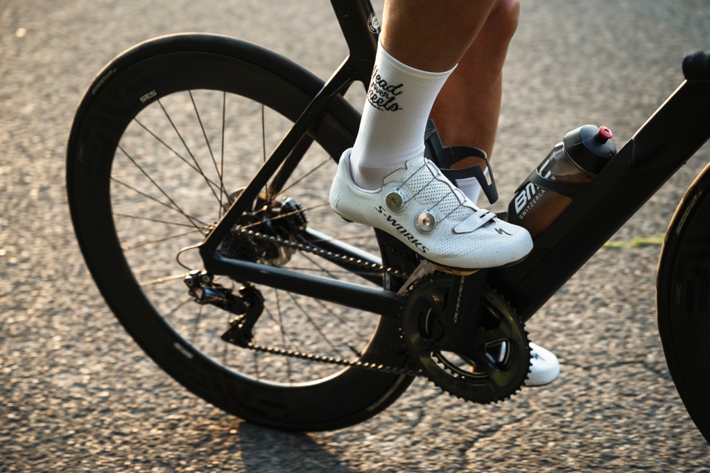CoisCycling's tweet photo. White socks are always a good idea. Right?

#cyclingsocks #sockdoping #socklove #cyclingfashion #kitstyle #kitfitcycling #snobici #bestcyclingkits #roadcycling #roadbike #bici #cyclingshots https://t.co/FY1tGuvCMQ