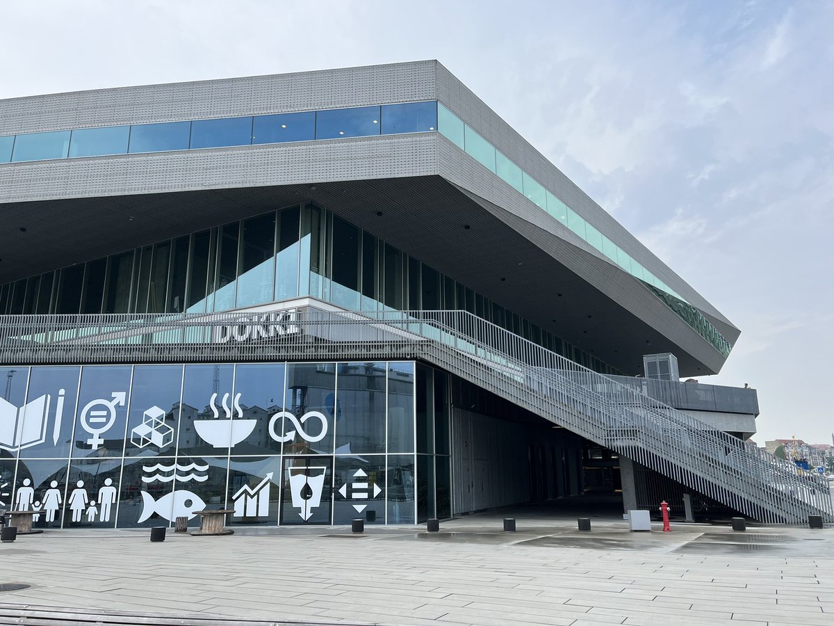 J_M_Andrews's tweet photo. Serious—I mean seriously SERIOUS—#libraryenvy in #Aarhus at @Dokk1Aarhus and @DetKglBibliotek https://t.co/5qugGFo0Pj