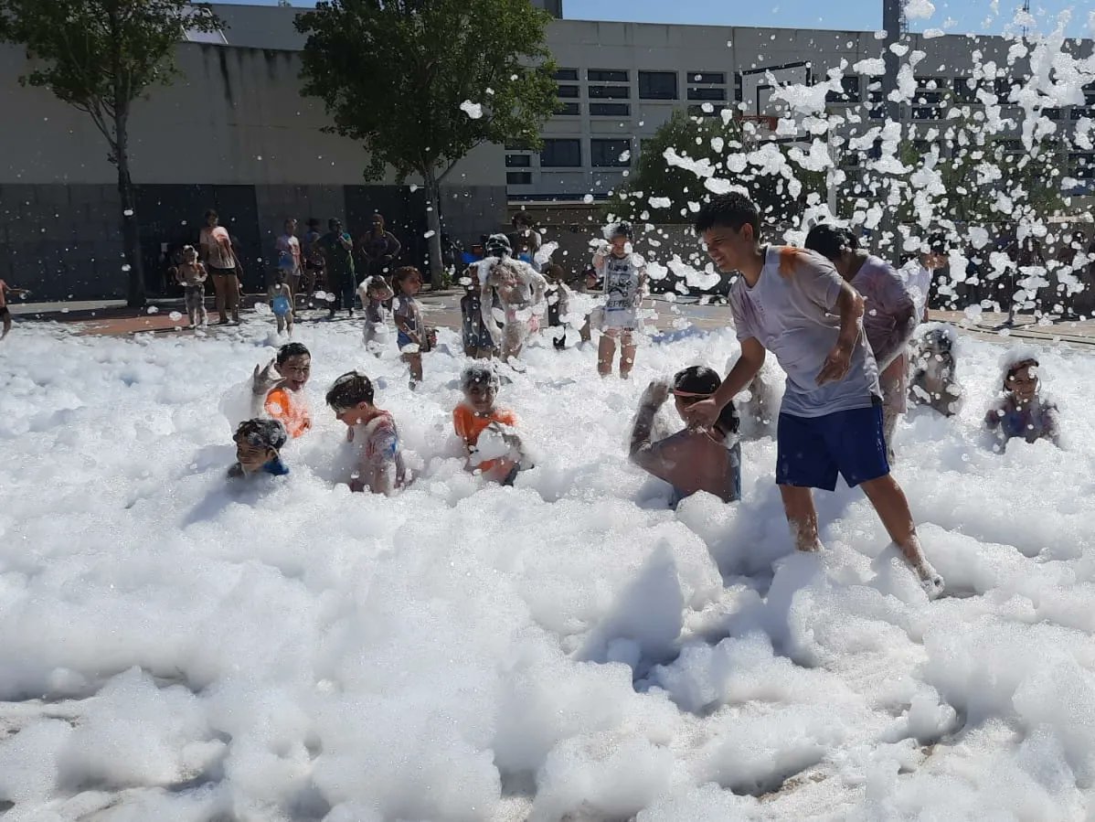 📷 Aquí teniu les fotos de la quarta setmana de VilaCamp!

🛶 Vam fer kayak dimecres i un Holi Festival i Festa de l'escuma divendres amb l'escola Ítaca.

Espectacular! 🙌👏

#SomHiVila #handbol #vilanovailageltrú