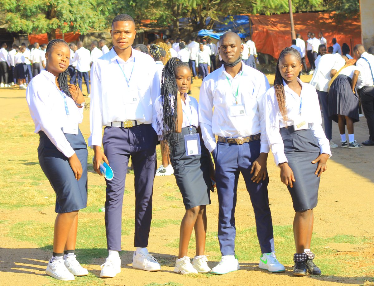 cedrickbajika33's tweet image. Quelques soit la durée de la nuit le Soleil finira par apparaître