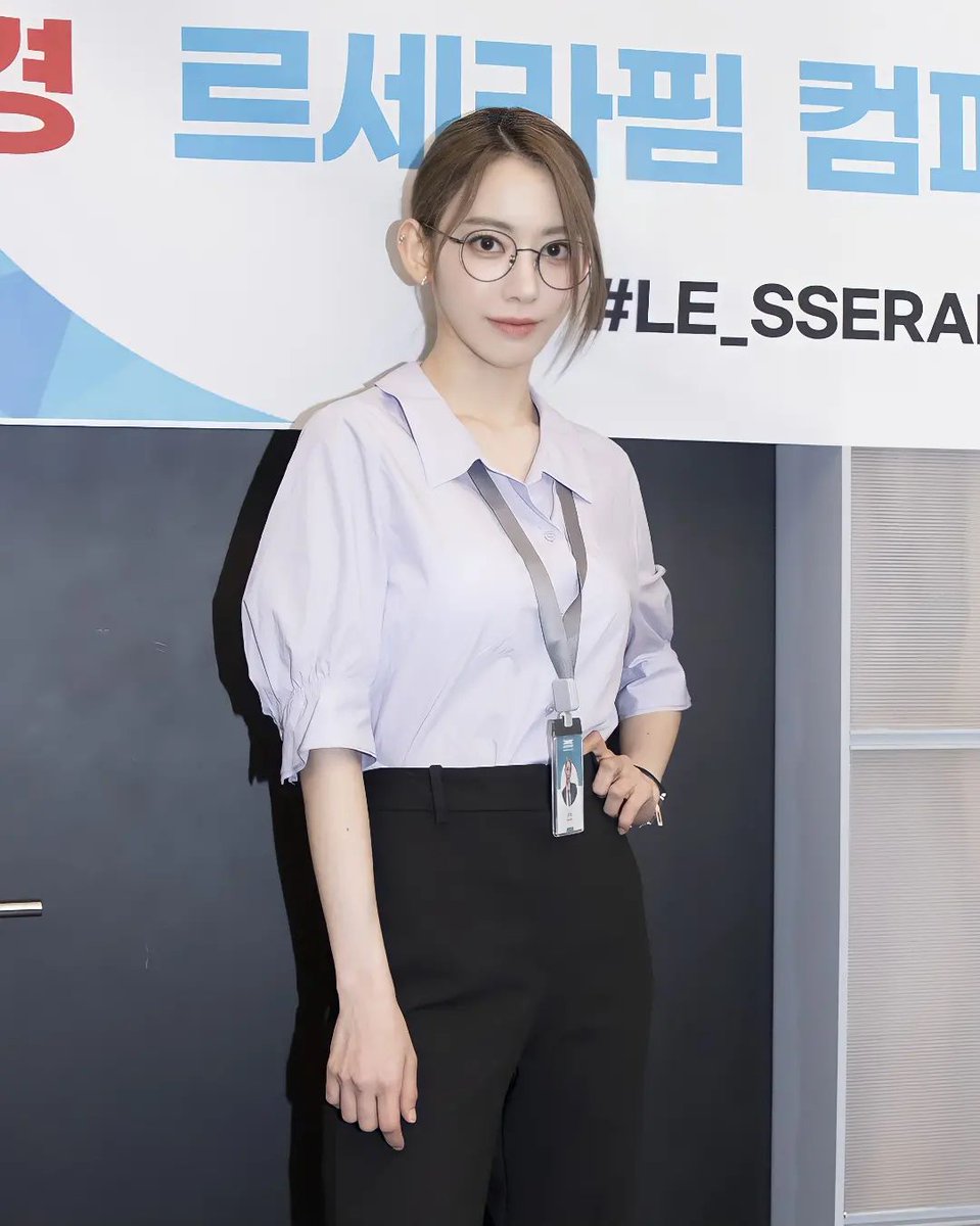 _TakeuchiAkari_'s tweet photo. Sakura ‘LE SSERAFIM COMPANY’ Photo Sketch

#미야와키사쿠라 #MIYAWAKISAKURA #宮脇咲良 @39saku_chan https://t.co/JBoAlpJlnj