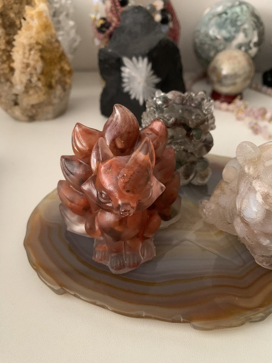 thesheesh's tweet photo. @ashlili 🙋🏻‍♀️ Crystals too 🥰 https://t.co/vqepnAJR47