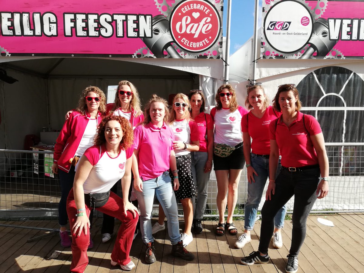 ggdijsselland's tweet photo. Onze collega’s van team Seksuele Gezondheid hebben een fantastisch weekend op de #ZwarteCross gehad! Met een groep van ongeveer 50 collega's hebben zij vier dagen lang voorlichting gegeven. Met als doel: zorgeloos en veilig feesten! Wat een succes, op naar volgend jaar! ❤️🔥 https://t.co/bfha5fkVDs