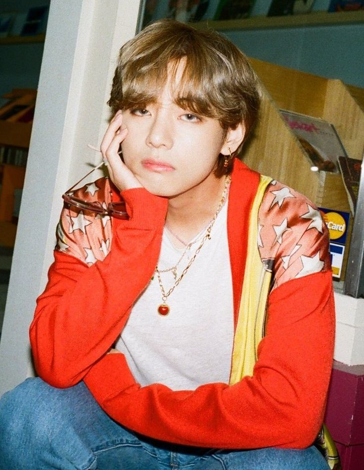 Aamyungv's tweet photo. An AU where-

Taehyung is an absolutely spoilt brat who gets anything and everything he wishes for because Yoongi, his brother, practically owns everything. 

"So, I want this-"

Yoongi eyes the photo, "Tae! That's a person! A human being!"

Taehyung pouts, "yeah?" https://t.co/ufrUthO7Wg