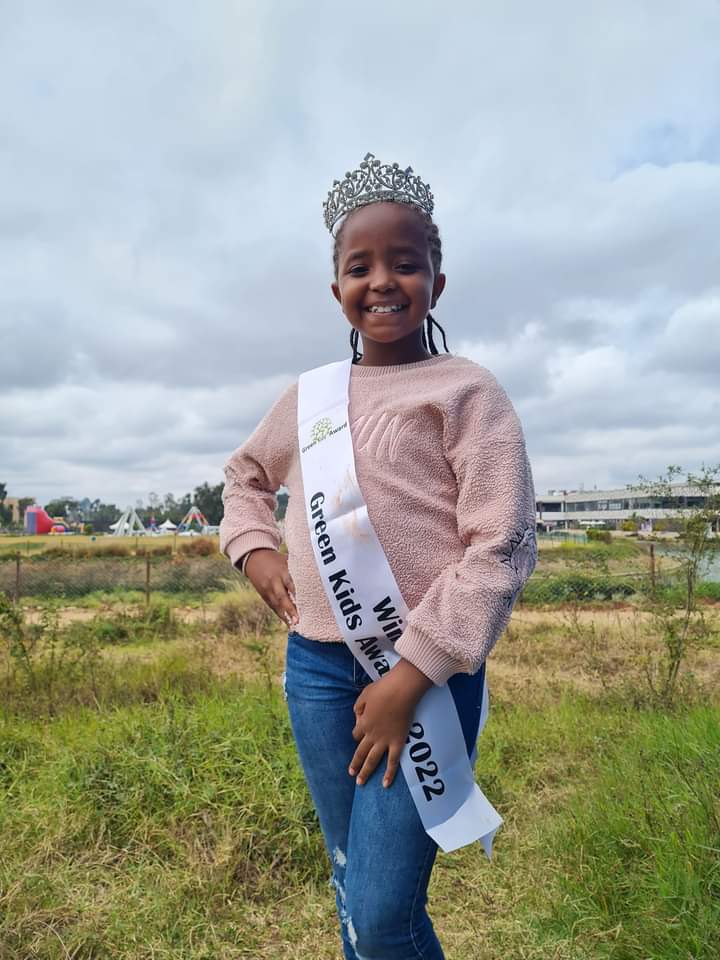_AfricanForest's tweet photo. A day out with little miss green 2022 KarenWanjiru planting trees at our favourite shopping malls. Here at waterfront helping them to become green and environmentally friendly and beautiful too ! #treeplanting #growtrees 
Info@african-forest.net 
https://t.co/nrZk20WEov https://t.co/DH1m49QlVk