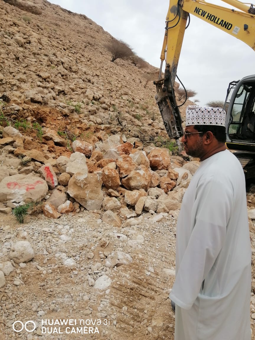 بحمد من الله عز وجل تم اليوم البدأ في اعمال انشاء سد وادي خوس بوادي فدى ، راجين من الله السداد والنجاح لهذا المشروع العظيم 

لمزيد من المعلومات والتبرع يرجى زيارة الصفحة الالكترونية
fidadam.com